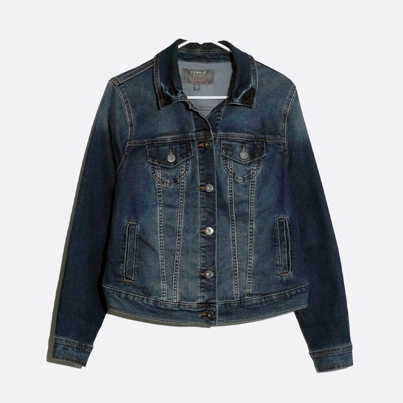 Torrid Women's Classic Blue Denim Jacket Trucker Style 0X Plus Size - Picture 2 of 4